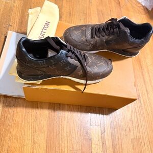 Louis Vuitton Men’s Brown Monogram Low-Top Sneakers